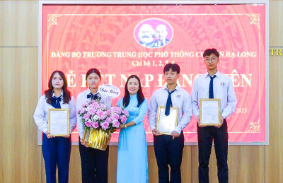 Đảng bộ Trường THPT Chuyên Hạ Long tổ chức Lễ kết nạp đảng viên mới – đợt 2, năm 2025