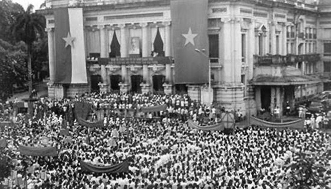 Chủ tịch Hồ Chí Minh kêu gọi: “Giờ quyết định cho vận mệnh dân tộc ta đã đến. Toàn thể đồng bào ta hãy đứng dậy đem sức ta mà giải phóng cho ta”.