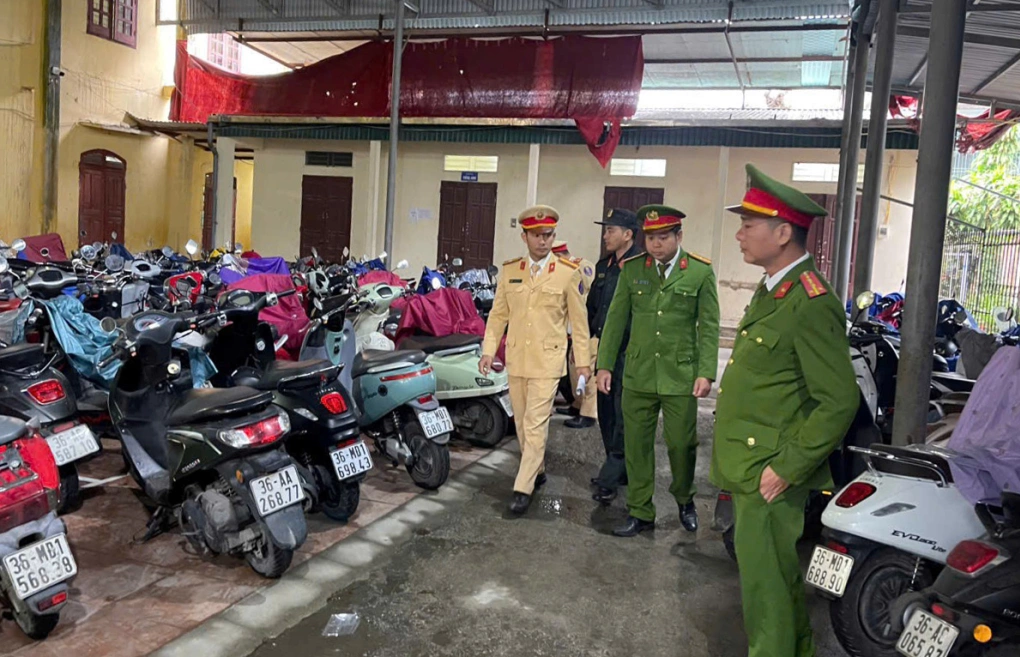 CSGT đồng loạt xử lý học sinh không đủ điều kiện đi xe máy